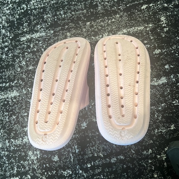 Pool Comfortable Slides - Picture 3 of 4